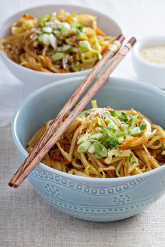 Stir fry with noodles, cabbage and carrot