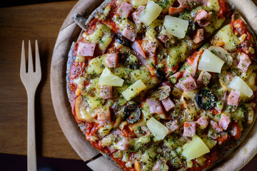 pizza Hawaiian thin crust pizza.