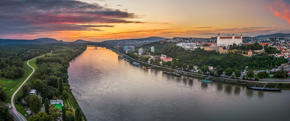 Bratislava Castle at Sunset - obrazy, fototapety, plakaty
