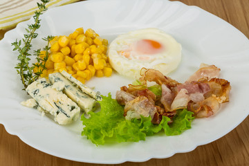 Breakfast with egg and bacon