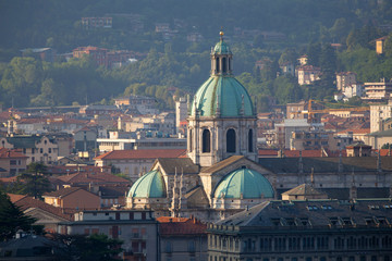 Fototapeta na wymiar Como Cathedral on Lake Como