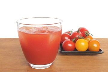 トマトジュースとミニトマト