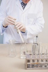 Fototapeta premium Scientist doing experimentations in erlenmeyer