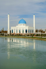 Obraz premium White mosque Minor in Tashkent, Uzbekistan