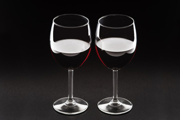 Silhouette di bicchieri di vino rosso