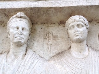 Fototapeta na wymiar Monumento funerario su Via Appia Antica