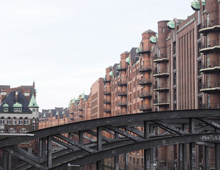 Fototapeta premium Speicherstadt mit Brücke
