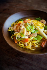 Thai fried noodle with prawns