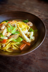 Thai fried noodle with prawns