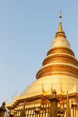 Fototapeta premium golden buddhist pagoda