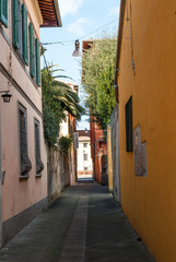 Fototapeta premium Strada vuota, vicolo, via, centro storico, Pisa