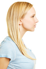 Junge blonde Frau von der Seite
