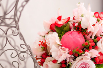 Bouquet et mannequin en fer forgé