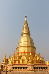 Naklejka premium golden buddhist pagoda