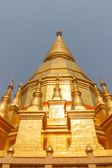Fototapeta premium golden buddhist pagoda