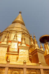Naklejka premium golden buddhist pagoda