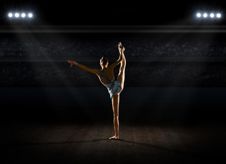 Obraz na płótnie Canvas Young girl engaged art gymnastic