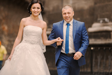 Fototapeta premium Wedding couple walking