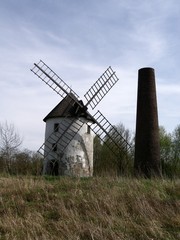 Fototapeta na wymiar Moulin à vent d'ïle de France