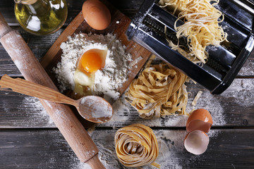 Metal pasta maker machine and ingredients for pasta