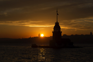 Obraz premium The Maiden's Tower in Istanbul-Turkey