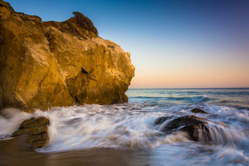 Fototapeta na wymiar Rocks and waves in the Pacific Ocean, at El Matador State Beach,
