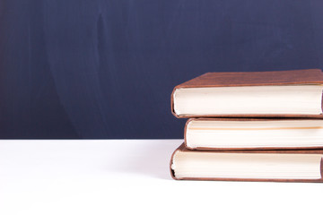 Bücher vor der Tafel