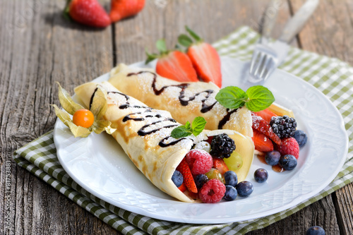&amp;quot;Süße Crepes mit frischen Früchten&amp;quot; Stockfotos und lizenzfreie Bilder ...
