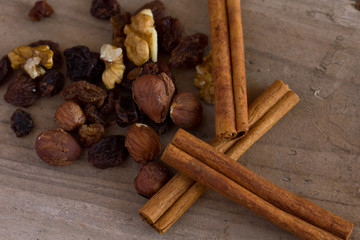 Cinnamon, raisins and hazelnuts