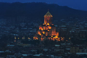 Holy Trinity Cathedral of Tbilisi at night - obrazy, fototapety, plakaty
