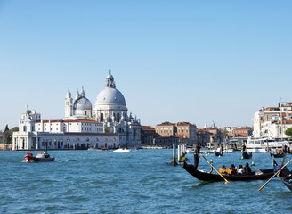 Fototapeta premium Venedig, Canal Grande mit Santa Maria della Salute und Gondeln
