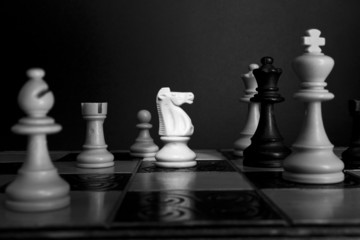 Scacchi fotografati su scacchiera