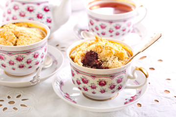 Berry crumble topping cupcakes