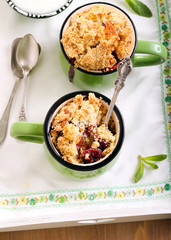 Fruit crumble topping cupcakes