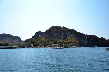 Fototapeta na wymiar Panorama of the Aeolian islands seen from the sea