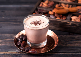 Cacao au chocolat et fèves de cacao
