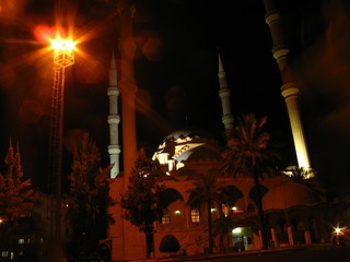Мечеть в ночных огнях