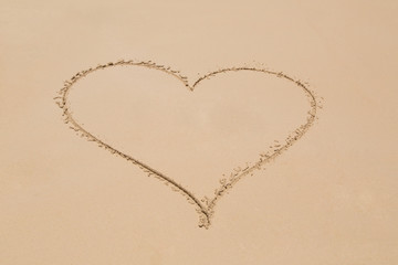 Herz im Sand