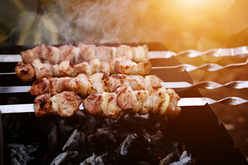 Grilling marinated shashlik