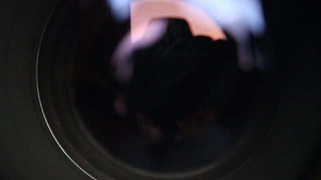 Photo camera diaphragm opening and closing - front