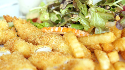 fish fingers with salad