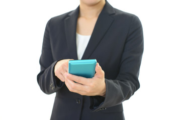 スマートフォンを持つ女性