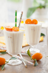 Milchshake mit Kumquats