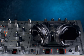 Sound Mixer with headphones - 81797013