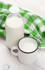 Obraz na płótnie Canvas Milk cup and bottle