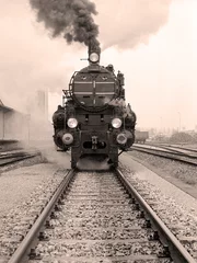 Wanddecoratie Trein Vooraanzicht van een ouderwetse stoomlocomotief  © Thomas Marchhart