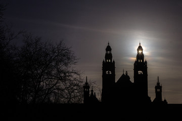 Obraz premium Ancient castle silhouette with sun through one tower.
