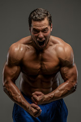 Fototapeta premium Emotional muscular guy in studio