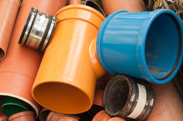 KG-Rohr - Kanalrohr - Abwasserrohr liegt durcheinander