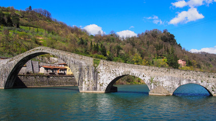 Fototapeta na wymiar Teufelsbrücke, Toskana